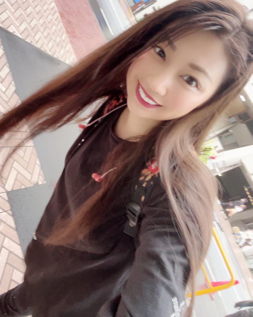 My emperor laid out a harsh challenge to a face from his past. I’m nothing but smiles because I know that old man could never stand a chance against my eternally youthful lord.