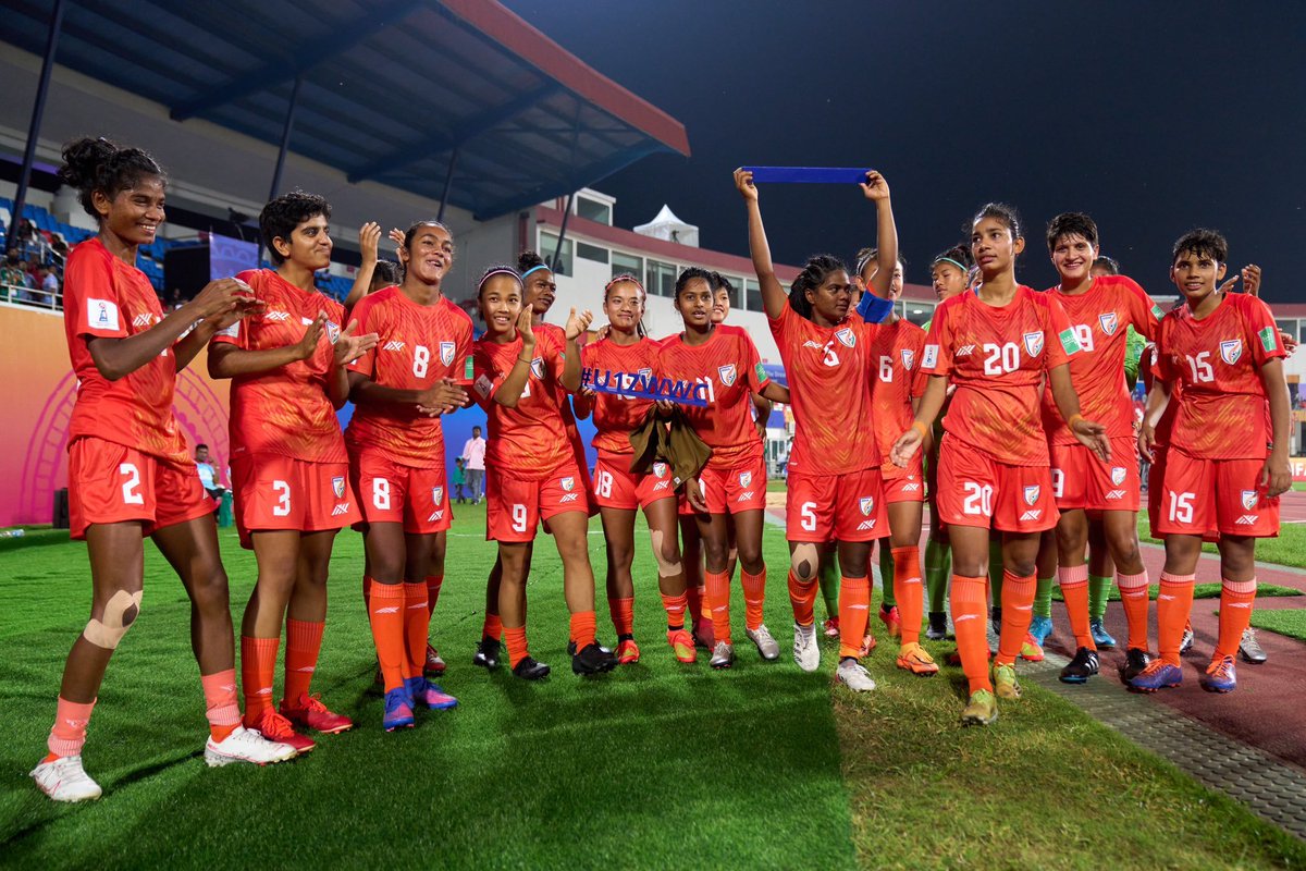 Mohibrahim92's tweet photo. Never give up, we are always with you 💙🇮🇳
#BRAIND ⚔️ #U17WWC 🏆 #BackTheBlue 💙 #ShePower 👧 #IndianFootball⚽️ https://t.co/G3rWTPuOCF