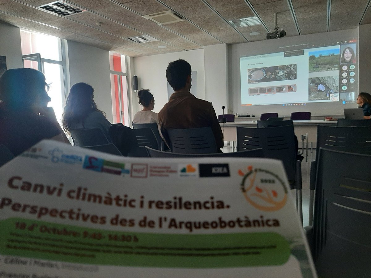 MariaTarga's tweet photo. Canvi climàtic i conjunt vegetal al @molídelsalt @iphes. Està presentant @BarbaraMas5 . Seminari @arqueobotanica https://t.co/wkbdr4Y2qB