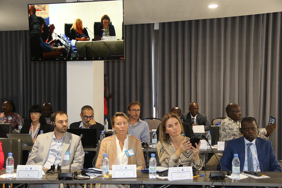 FAOSenegal's tweet photo. 🌊🐟18-19 octobre - Dakar, #Senegal

Forum 2⃣0⃣2⃣2⃣ du Programme #EAFNansen 

➕8⃣0⃣délégués de 2⃣5⃣pays &amp; d'organisations régionales participent à l'évènement pour :

👉🏿Partager les expériences &amp; leçons 
👉🏿Discuter des perspectives

@FAO @noradno @Havforskningen @NdiagaGueye3 https://t.co/5sCEX2QBVF