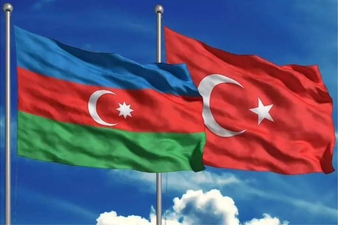 bahattin09's tweet photo. Yaşa ey hasretle doğan istiklâl
Yaşa ey Türk, yaşa güzel hilâl
 #Azerbaycan https://t.co/j1wPxLrESV