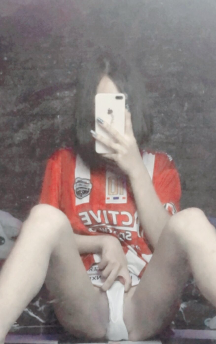 หีนักเรียนในทวิต  / X