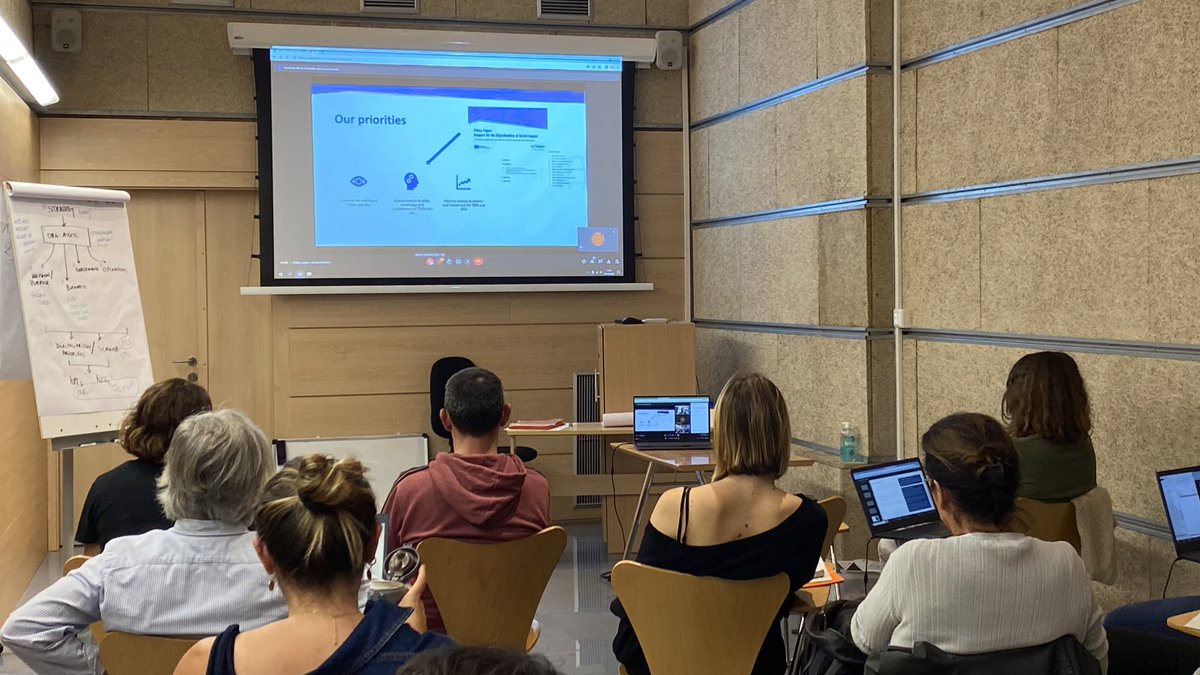 abd_ong's tweet photo. Now presenting the #EU3Digital Policy Paper being launched today 🚀
Gerlinde Schmidt from @EuclidNetwork presenting the paper about Digital support for #SocialImpact remotely for the partners and trainees. 🙋🏻♀️
🔎 Read the full paper here 👇🏾
https://t.co/0EvQvOIAya https://t.co/4N3b8OI3je