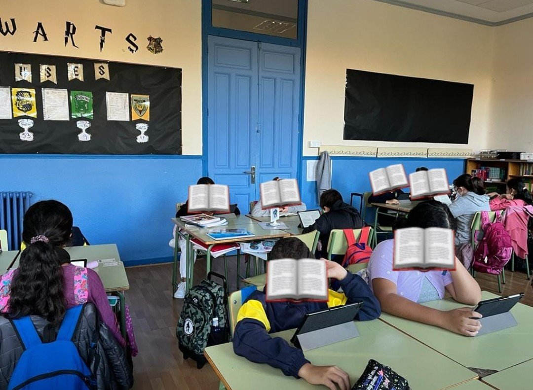 LegadoCrespo's tweet photo. 6° disfruta de un rato de lectura en común usando las tablets y la plataforma #madread https://t.co/c2p95dpwcP