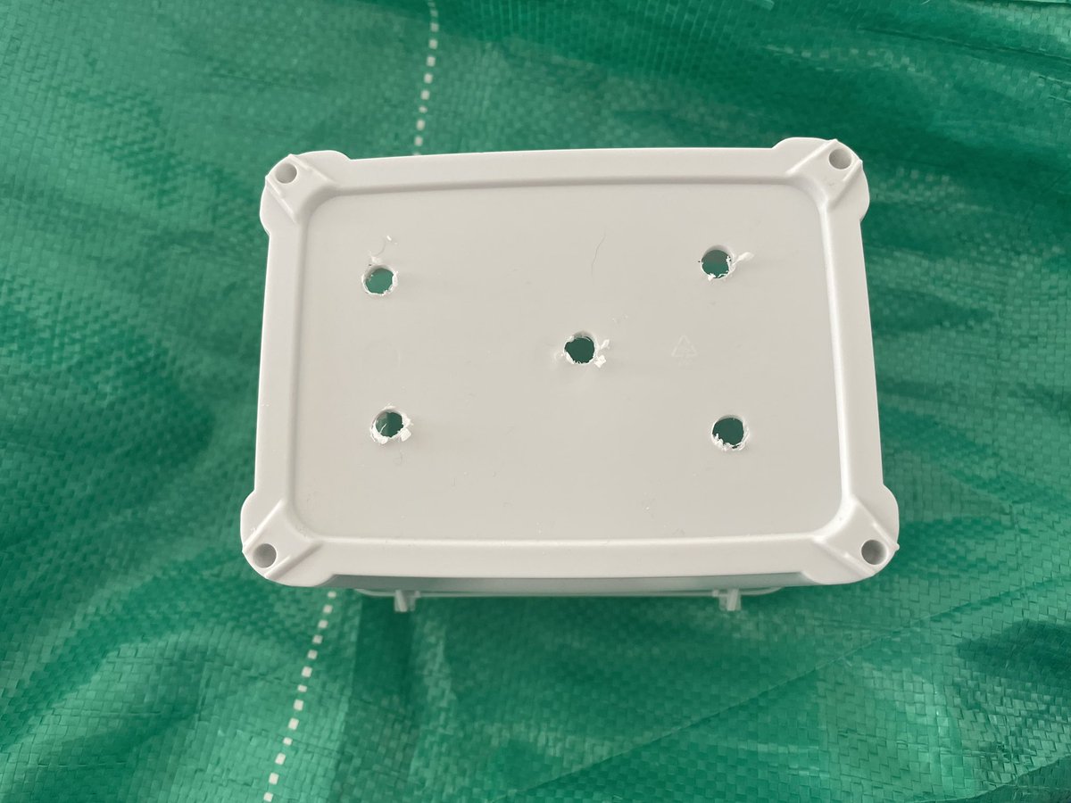 sm_rutherford's tweet image. 3/3: But I’ve run out of plant pots, so that’s where Tip Boxes come in (all approved by departmental bio safety guy). Drill holes in base, pot in baby spider plant, use the lid as a drip tray. I now have a couple of dozen little plants to cheer up some Freshers’ Uni rooms :-)