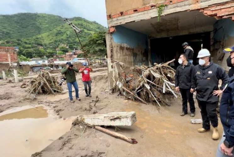 Diario_ElTiempo's tweet photo. #ElDíaEnVzla Las Tejerías: Habilitan garajes y talleres mecánicos para dar clases https://t.co/AK8Pl6ghMd https://t.co/jSGmKjNoNy