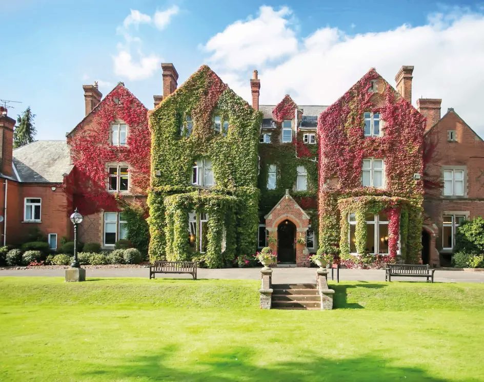 AMCISNews's tweet photo. Queen Anne's School in Berkshire are looking to recruit a Director of Marketing, Admissions and Communications @QASCaversham More info: https://t.co/Ki81XNwOOz https://t.co/nA8RyPlaUt