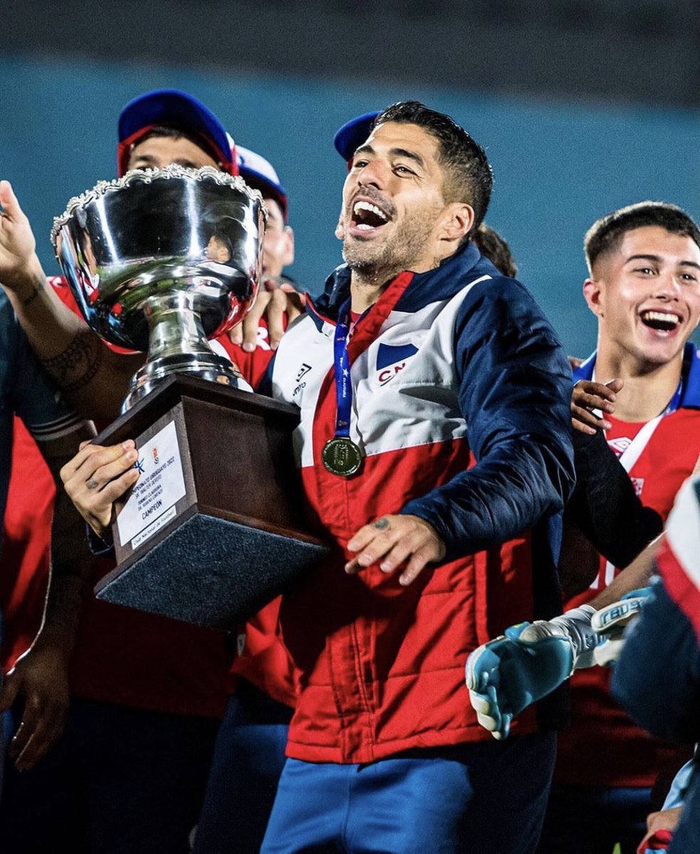 First 🏆 for <a href="/LuisSuarez9/">Luis Suárez</a> with Nacional since his comeback 🤩