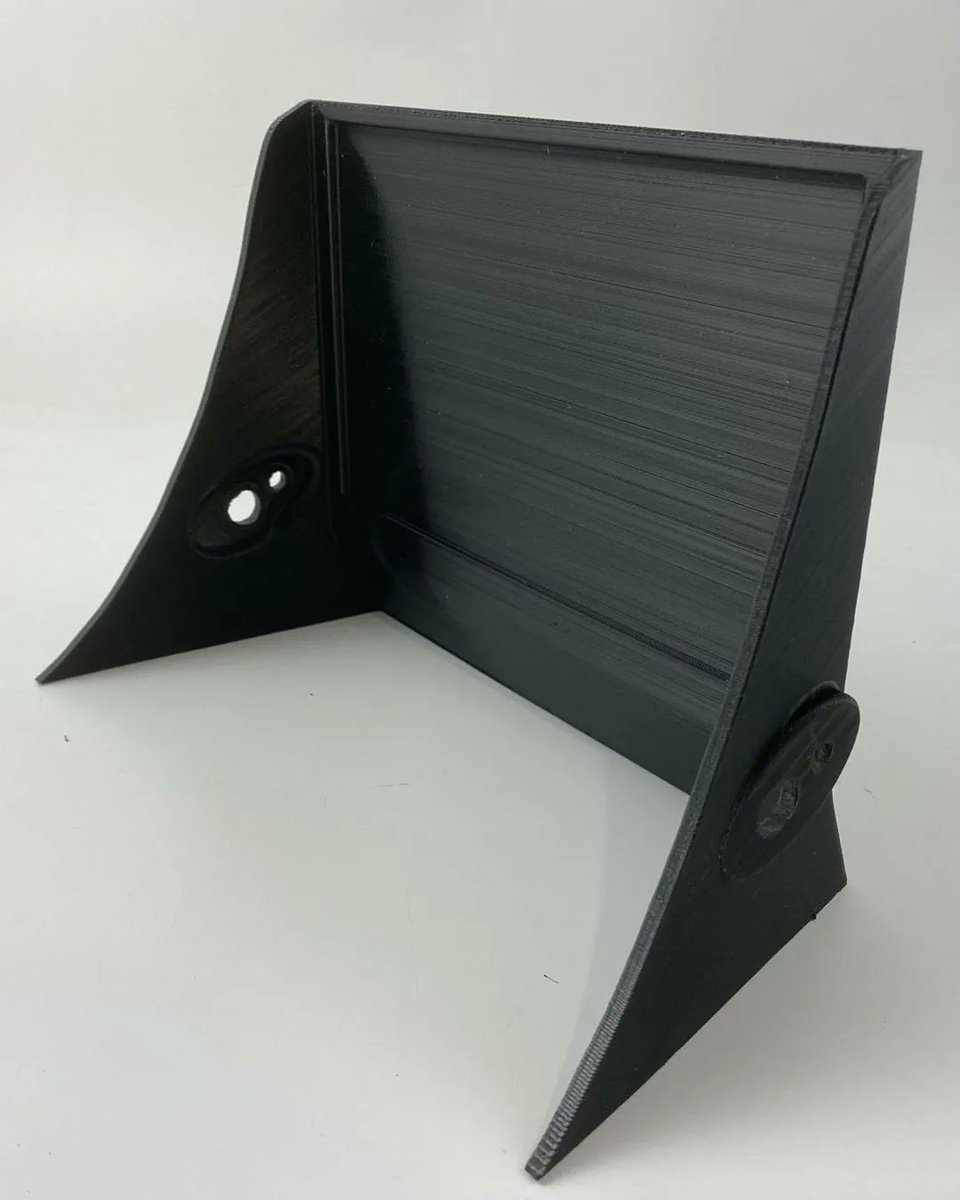 V3DPrinting's tweet photo. Fabrication d’une pièce de réparation pour une moto des années 80.
Impression en ASA, dérivé de l’ABS résistant aux UV. 
De quoi lui rendre son aspect d’origine. https://t.co/d8TH3dSU28