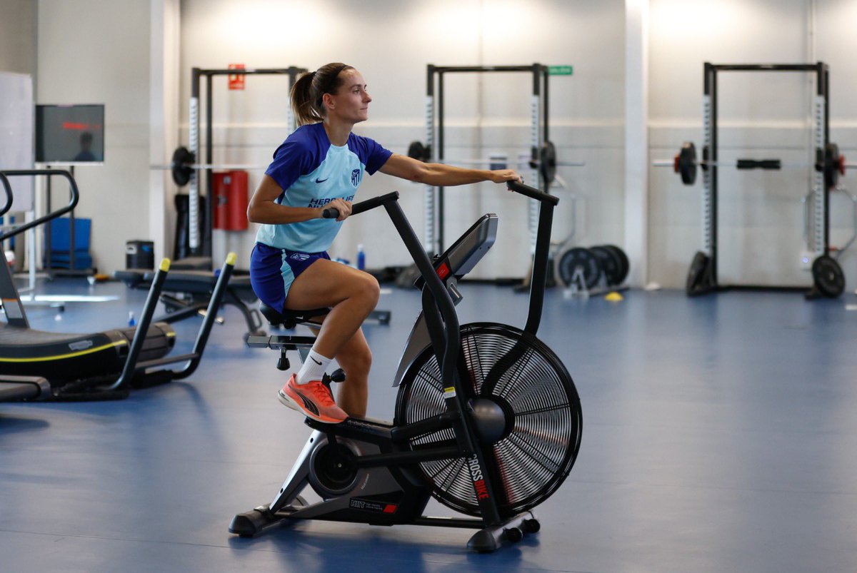 AtletiFemenino's tweet photo. Seguimos trabajando duro con la mirada puesta en nuestro próximo desafío 🚲💪 https://t.co/B7WCa2tjkb