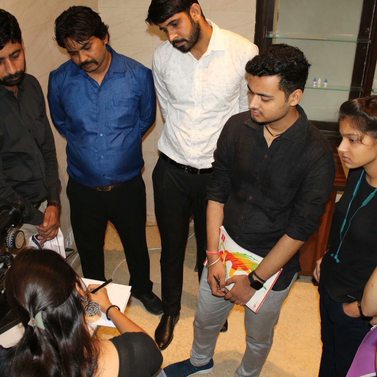 NetramEyeCentre's tweet photo. Netram Eye Institute and Training Centre organized a clinical workshop with O &amp; OD. Twenty young optometrists participated in the course and gained experience with cutting-edge equipment. They acquired the skills of dispensing and patient dealing. https://t.co/MtF2hoyiNG