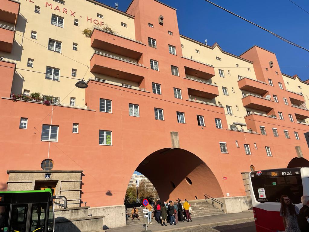 ActionLabNY's tweet photo. This is Karl Marx Hof, a huge #socialhousing project in Vienna and one of the longest residential buildings in the world. 5,000 people live here, in 1,300 apartments with lots of greenery all around. #ViennaLessons https://t.co/iURcQMw2n2