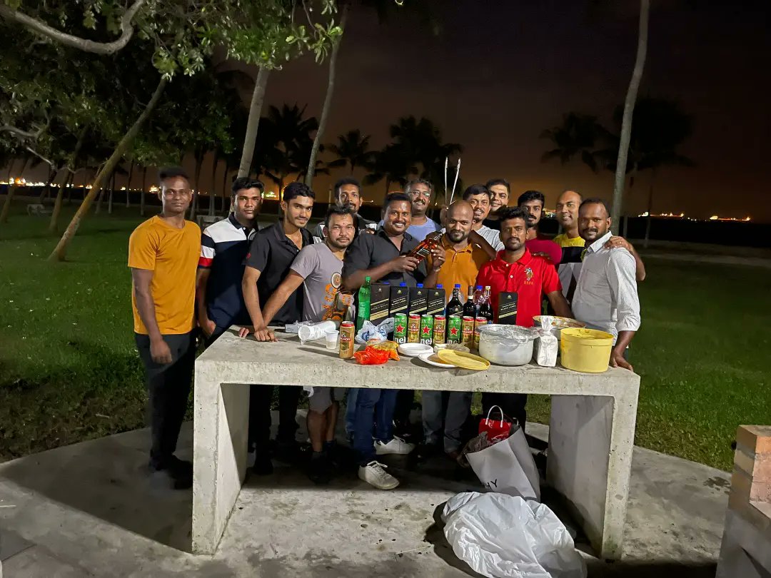 UnionHeadAKFans's tweet photo. The world is not something to understand. Instead, you just adapt to it.
#sathakilamangalam #satha #singapore #weekendenjoy #ecpbeach #chinnavenkey #venkey #eppothumkottamfriends #No_Guts_No_Glory
#SATHAKILAMANGALAM https://t.co/gm7LptMoee