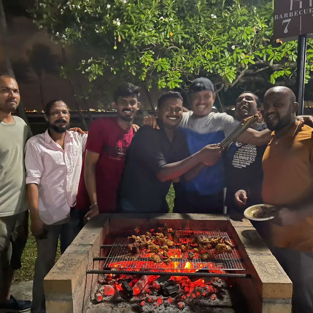UnionHeadAKFans's tweet photo. The world is not something to understand. Instead, you just adapt to it.
#sathakilamangalam #satha #singapore #weekendenjoy #ecpbeach #chinnavenkey #venkey #eppothumkottamfriends #No_Guts_No_Glory
#SATHAKILAMANGALAM https://t.co/gm7LptMoee