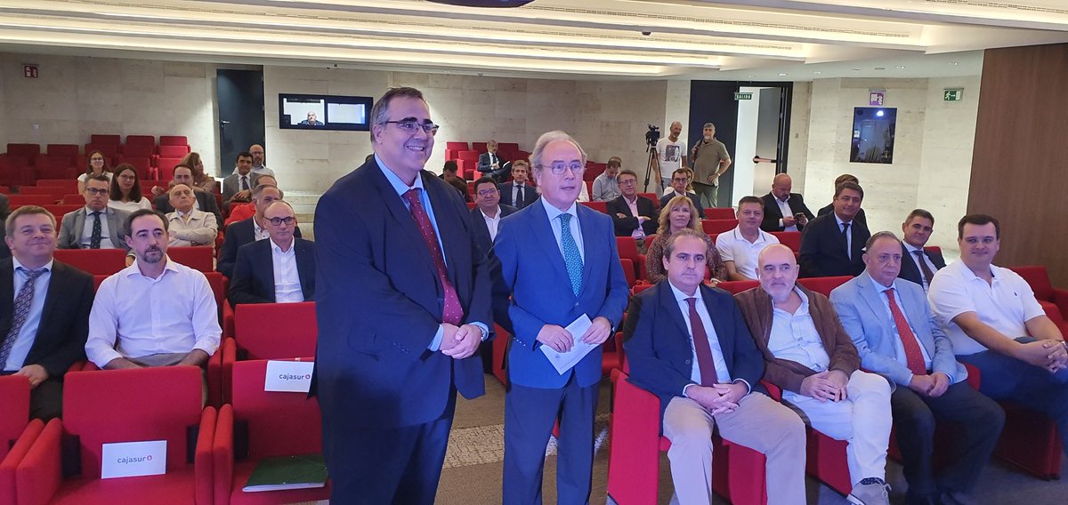 CECOes_'s tweet photo. 👉 Abordamos la compleja coyuntura económica actual ▶️ retos a los que se enfrentan las #empresas con Gregorio Izquierdo de @CEOE_ES
@CEAes_ @cepyme_ https://t.co/24bYVPqjjw