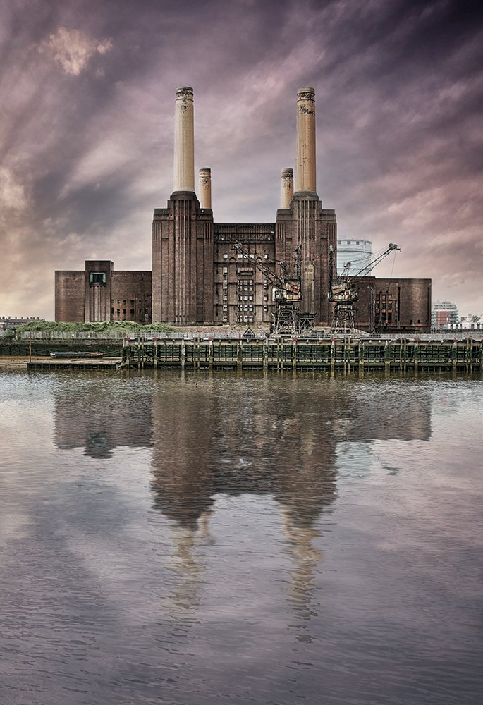 Great to see #Battersea Power Station now beautifully restored and in use again. This is an image I did pre restoration.
Available from my website craigbarker.uk 
<a href="/BatterseaPwrStn/">Battersea Power Station</a> <a href="/WilkinsonEyre/">WilkinsonEyre</a> 
#londonphotography #london #Battersea