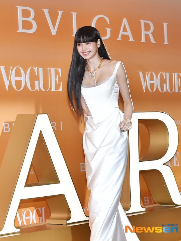 Lsglobal_'s tweet photo. She’s so gorgeous!! Omg 😳 

LALISA AT AVRORA AWARDS
#LISAxBvlgariSeoul https://t.co/vmwJyoVgWK