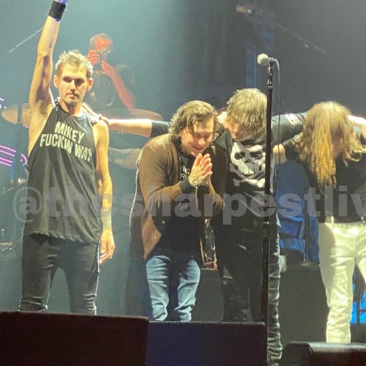partypoizons's tweet photo. gerard stretching to make sure he's touching everyone 2004 vs 2022 https://t.co/7ZLcscSchB