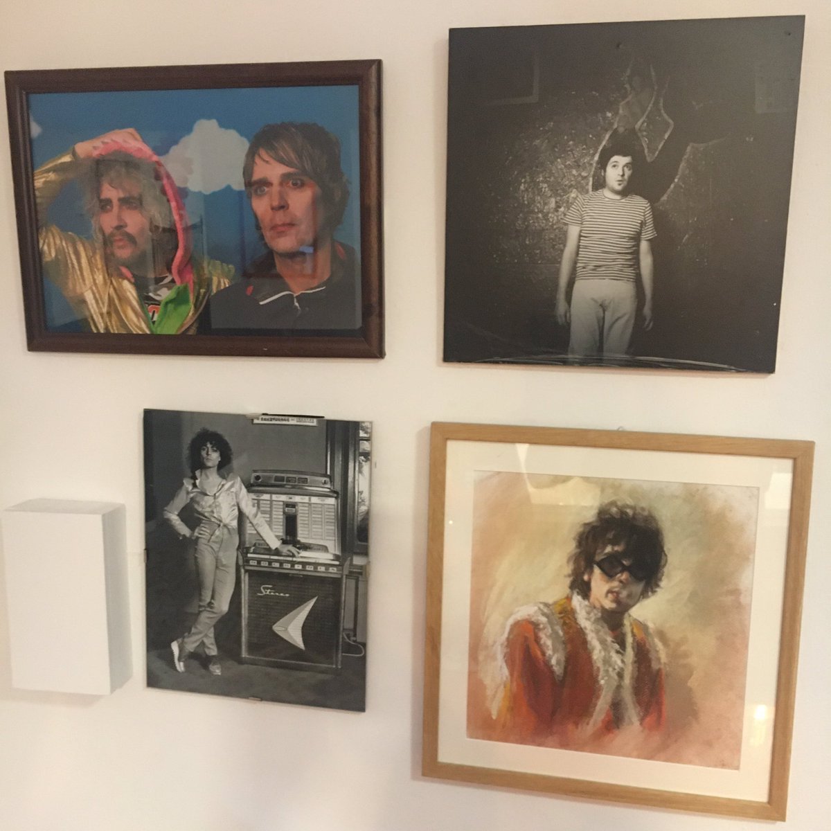 Señor Algora acompañado de tres de sus más queridos artistas: T-Rex, Syd Barrett y Flaming Lips. En bar Sanpedro.