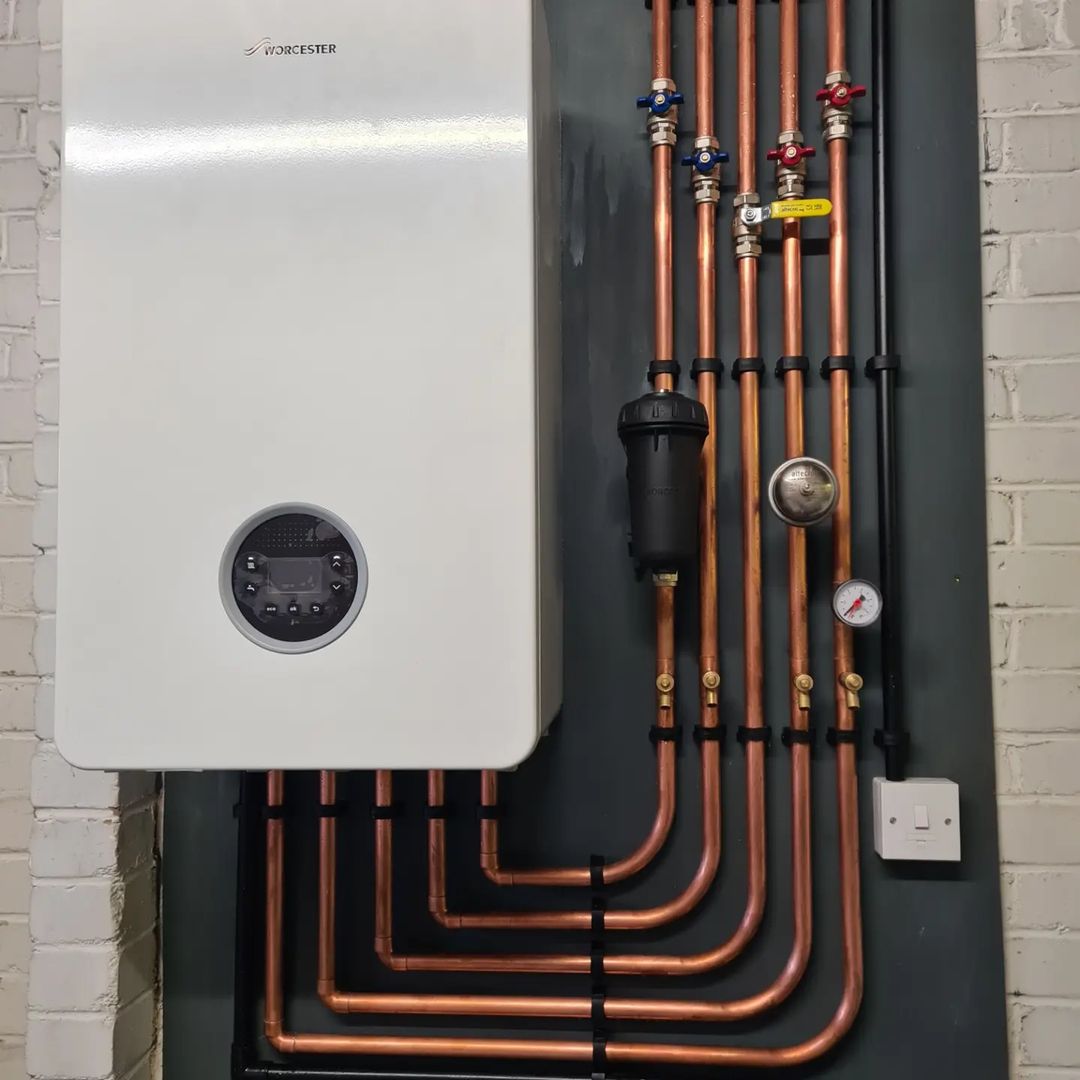 plumbergallery's tweet photo. Boiler install from this week - System boiler + old vented cylinder out - worcester bosch 8000 in - Happy over all - onto the next one 👍🏾

Credit: @benjaminfranciswright

#gasengineer #gas #gaspipe #plumbers #plumbingandheatingengineer #plumber #plumbproud #plumbperfect https://t.co/2fXbyxBhpv