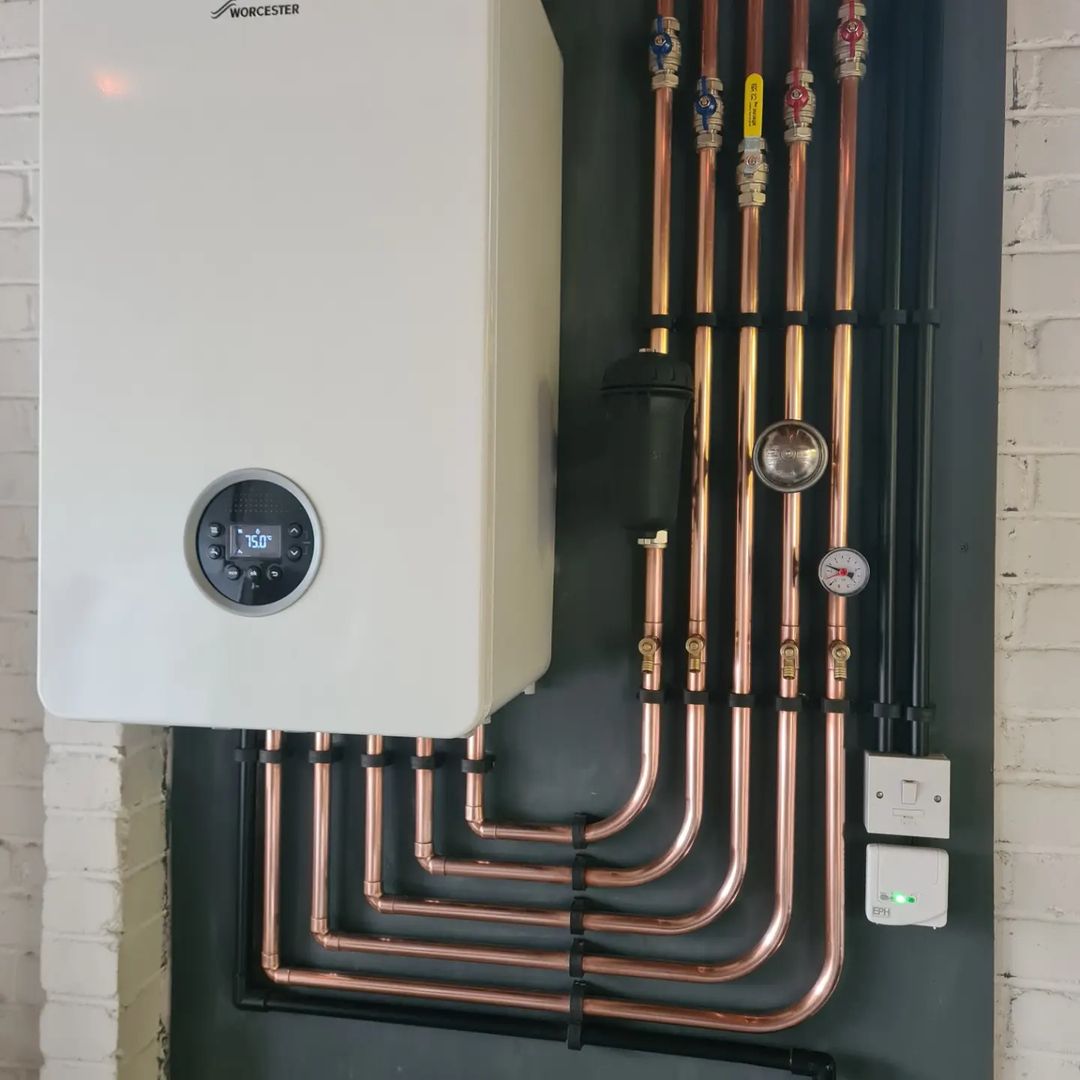 plumbergallery's tweet photo. Boiler install from this week - System boiler + old vented cylinder out - worcester bosch 8000 in - Happy over all - onto the next one 👍🏾

Credit: @benjaminfranciswright

#gasengineer #gas #gaspipe #plumbers #plumbingandheatingengineer #plumber #plumbproud #plumbperfect https://t.co/2fXbyxBhpv