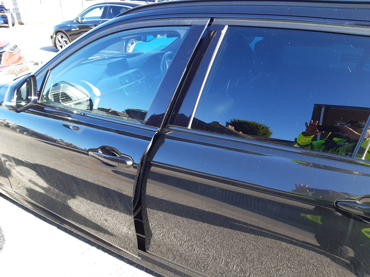HumberbeatNEL's tweet photo. Please take a few seconds to ensure your car is secure & locked prior to leaving your vehicle, car door spotted left open and owner gone shopping, car now secured, don't make it easy for criminals #Cleethorpes #humbersidepolice #checkitslocked #keepitsecure #crimeprevention https://t.co/d0X1MlYCdb