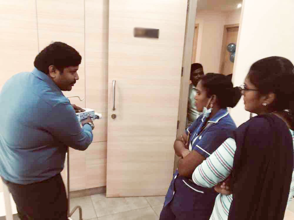 vTitan_Corp's tweet photo. #vTitan is glad to demonstrate Smart Syringe Pump to hospital nurses. #SyringePump #RemoteMonitoringSystem #InfusionPump #PatientMonitor https://t.co/wAy1eNayEj