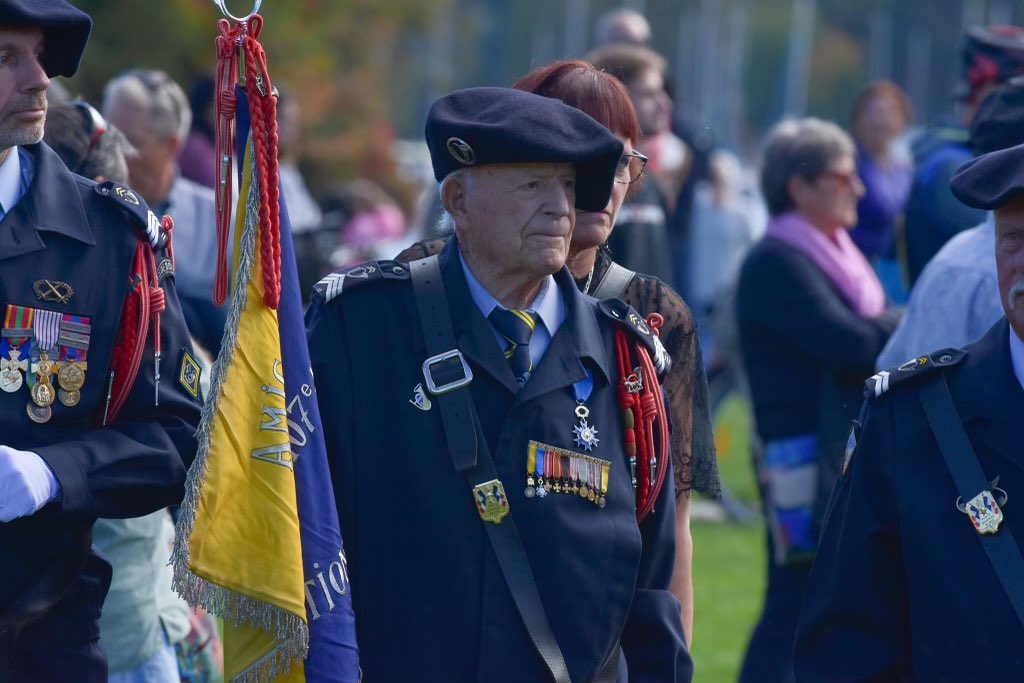 A l’occasion du #centenaire27BCA à Annecy, notre doyen Claudius Lyard 99 ans, présent sur les rangs avec son fanion, a été cité par #lecolonelVincentMinguet et Ovationné par la foule. Acteur de la libération de la ville le 19 août 44