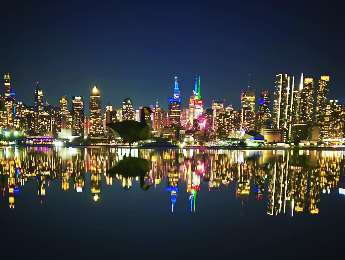 selcukacar's tweet photo. New York, New York
#newyork #city #nightvibes #photo
#reflectionphotography #nightphotography #cellphonecamera #instagood #water #nyc #nightscape #nyclife #newyorkinstagram #citylights #photooftheday #citypanorama #aftertherain #buildings #building #instaart #yansıma #selcukacar https://t.co/oBapkrltJx