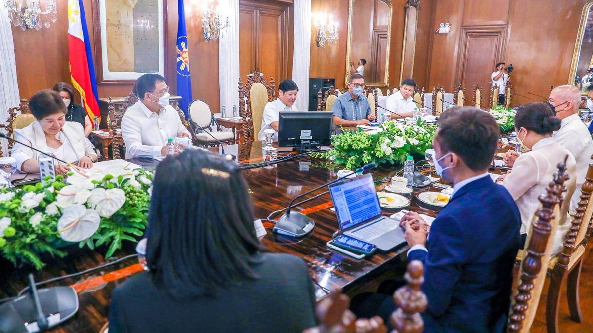 bongbongmarcos's tweet photo. Ako ay naniniwala na sa pamamagitan ng mga datos at siyensya na mayroon sila, mas mapapaigting natin ang ating pambansang seguridad, magíng ang kahandaan sa mga kalamidad at sa pagpapa-unlad ng ating ekonomiya. https://t.co/OBvgHvovG8