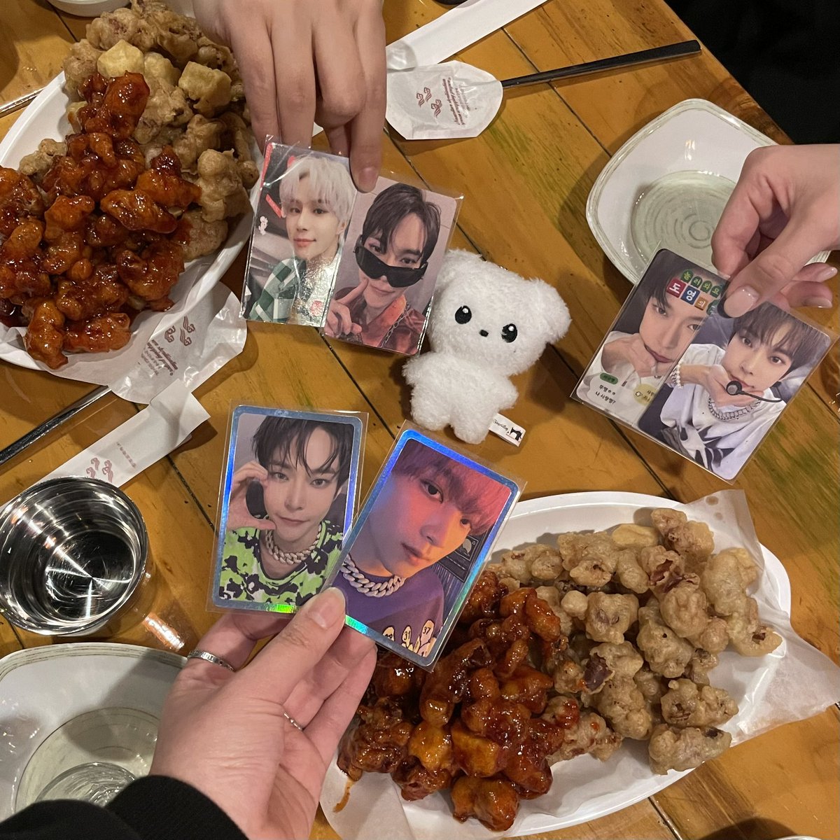 fallling_autumn's tweet photo. 📍혜화 똥고집

똥집 튀김, 해물 쟁반 짜파게티 꼭 먹어야해요..🤍

오랜만이야 칭구덜-🤍

#먹어봤도영 
#도영이의유맹맛집 #우와_저맛집유맹해 
#먹다가_해찬이_생각이나신거에요
#정우의_원데이식스밀

@jellywawoo @dydh816 https://t.co/YfGRW8qRvm