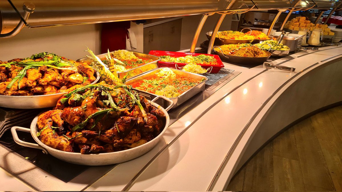 BromsgroveChef's tweet photo. Lunch is served @BromsSchool. @_Jack_Smith and the team have created a beautiful selection of dishes including an incredibly delicious Jerk Chicken. 🌶 https://t.co/CJUmQ4RTRR