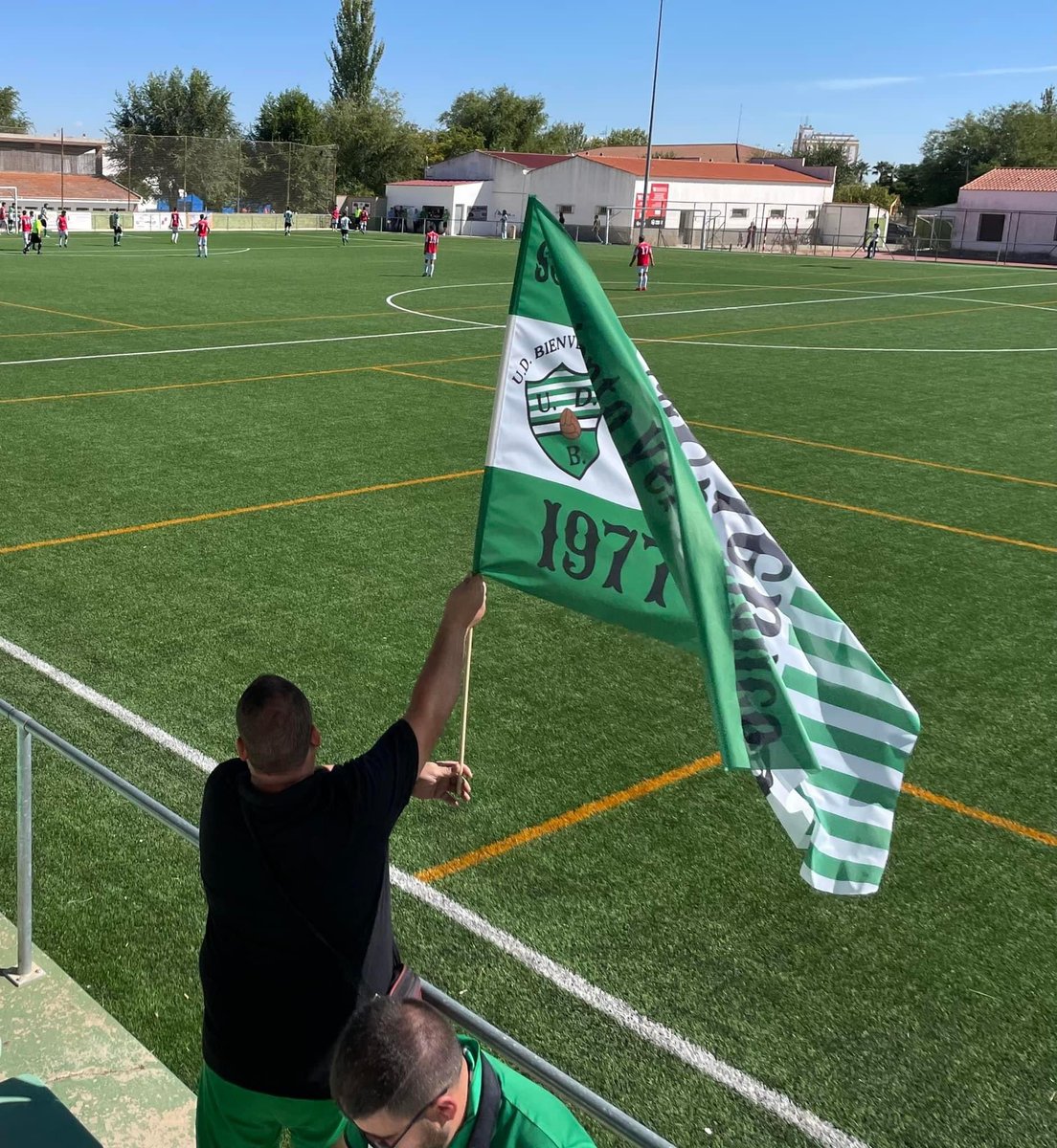 🚌 DOS AUTOBUSES DE BIENVENIDA

✔️ El <a href="/UD_Bienvenida/">UD Bienvenida</a> 🟩⬜️ ya tiene dos autocares completos de aficionados para desplazarse este domingo a Almendralejo, donde juega ⏰ a las 12:00 horas ante el 🟥🟦 <a href="/CDExt1924/">CD EXTREMADURA</a> 

👀 Bienvenida, que tiene 1950 habitantes, registra casi 400 socios