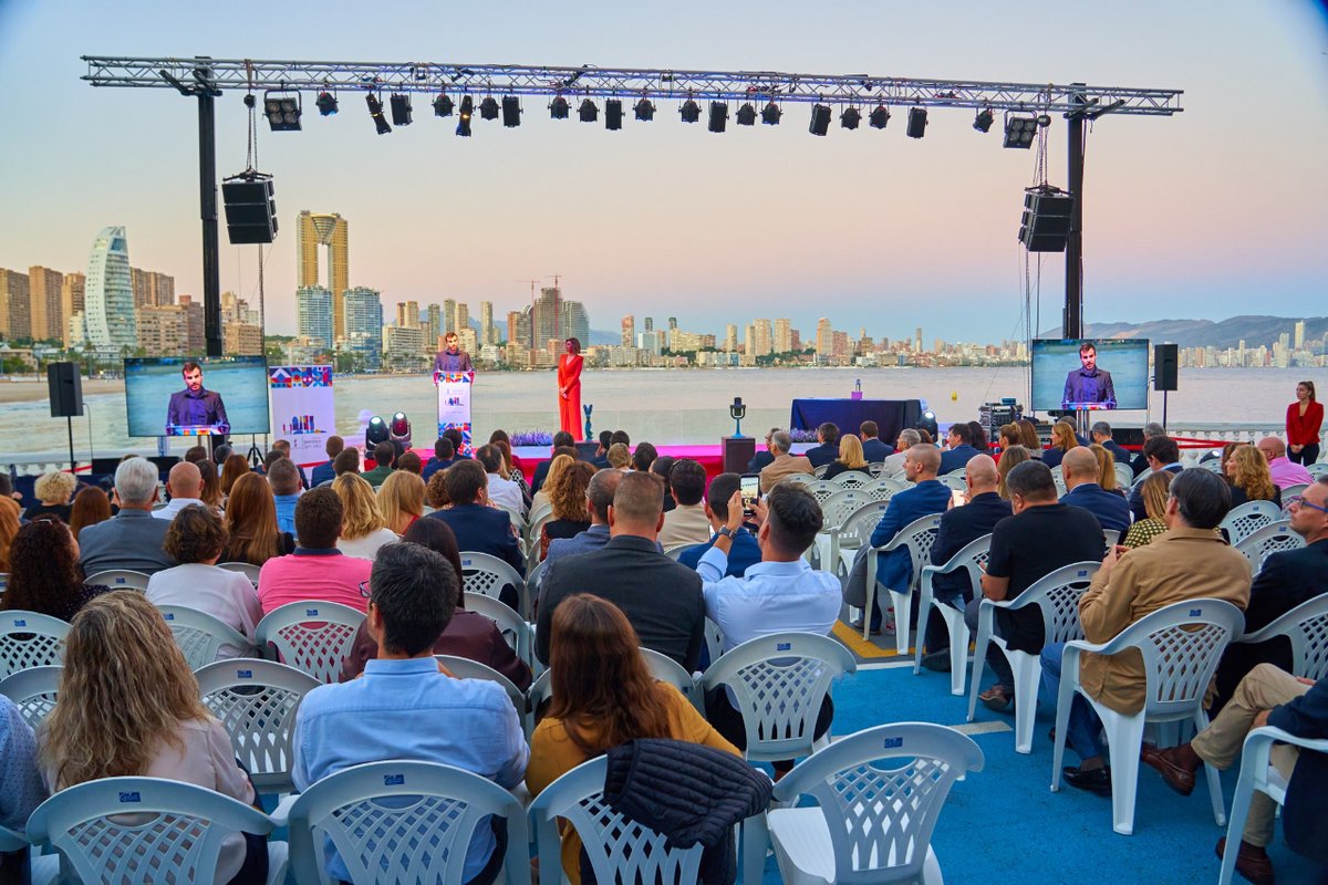 tu_comercial's tweet photo. El pasado viernes asistimos en Benidorm, a la Gala del Premio Jovempa al Talento Empresarial. Como agencia ganadora 🥇 del cartel anunciador de este año, tuvimos la oportunidad de estar presentes en este acto. https://t.co/RDRvkan2DM