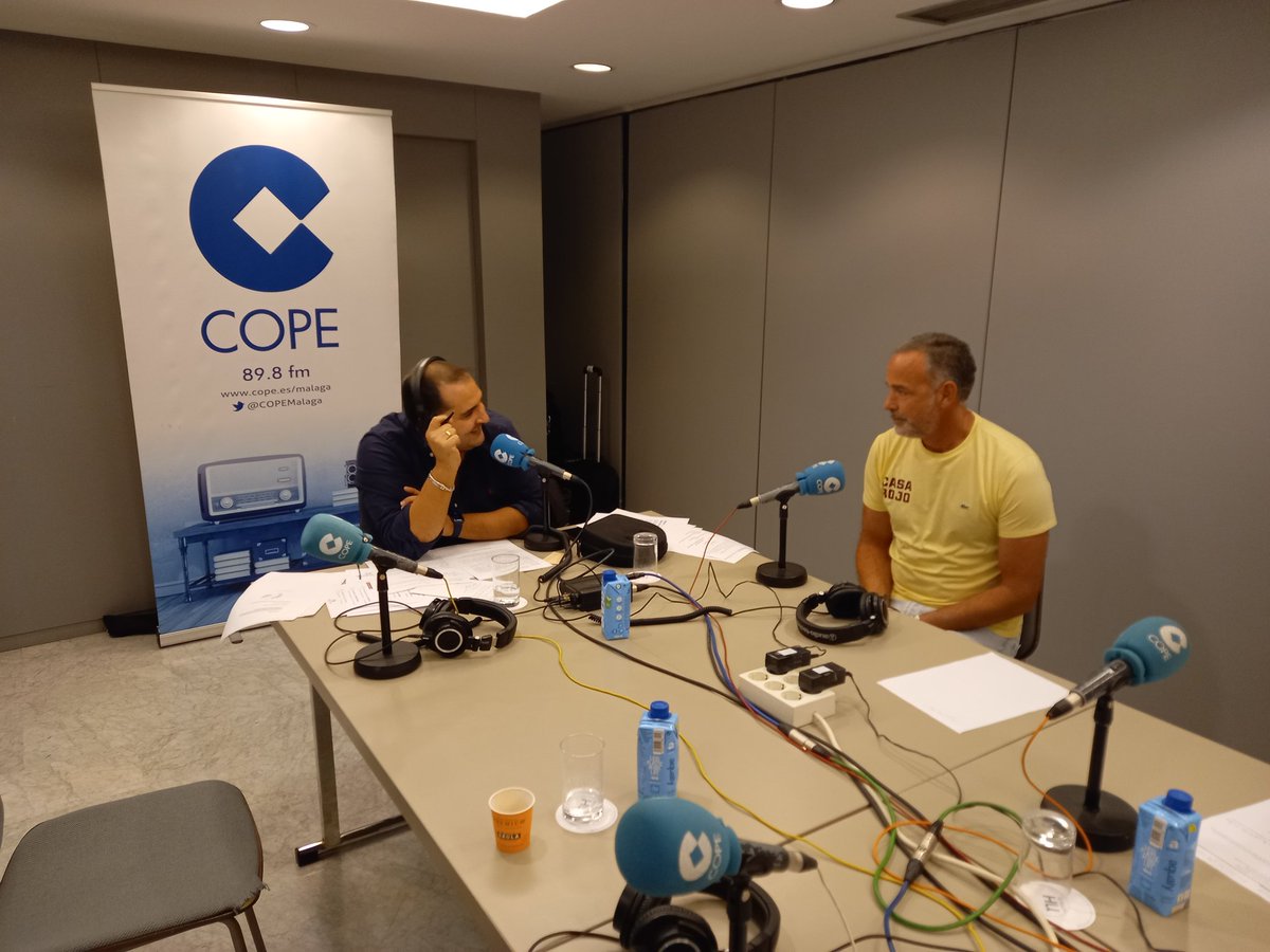 Cblancodeond's tweet photo. @COPEMalaga continuamos desde el XVIII Salón del Vino y la Gastronomía de @narbona_solis con @AGarciaAtienza.
Ahora con Alejandro Van Lieshout Director Comercial de Casa Rojo https://t.co/nAtSPWgxbI