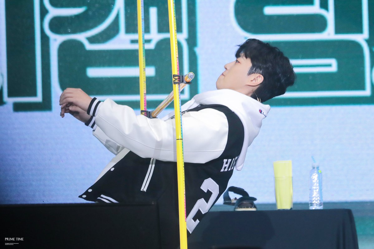 PT_DJ74's tweet photo. 221015 하이라이트 팬콘 

림보와 점점 멀어지던 그는 결국... 

#하이라이트 #윤두준 https://t.co/dxz7e9nmNp