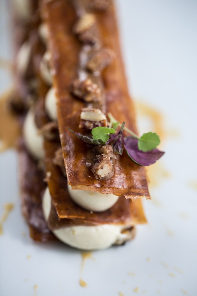 AubergeBaraque's tweet photo. En ce moment à la carte : Millefeuille Vanille-Praliné Noix de Pécan, (photo par @leonardcohade) #CLERMONTFD #CLERMONT #CHAMALIERES #ROYAT #CEYRAT #BEAUMONT #AUBIERE #RIOM #ORCINES https://t.co/V7GaGWhLKl