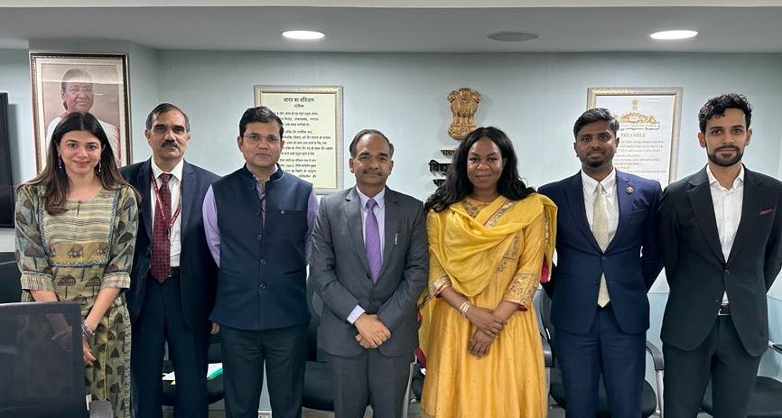 Great to meet with Secretary @MinOfPower, Mr. Alok Kumar, in New Delhi. 🇮🇳 We discussed potential collaboration on #SDG7 through the #G20 presidency.
