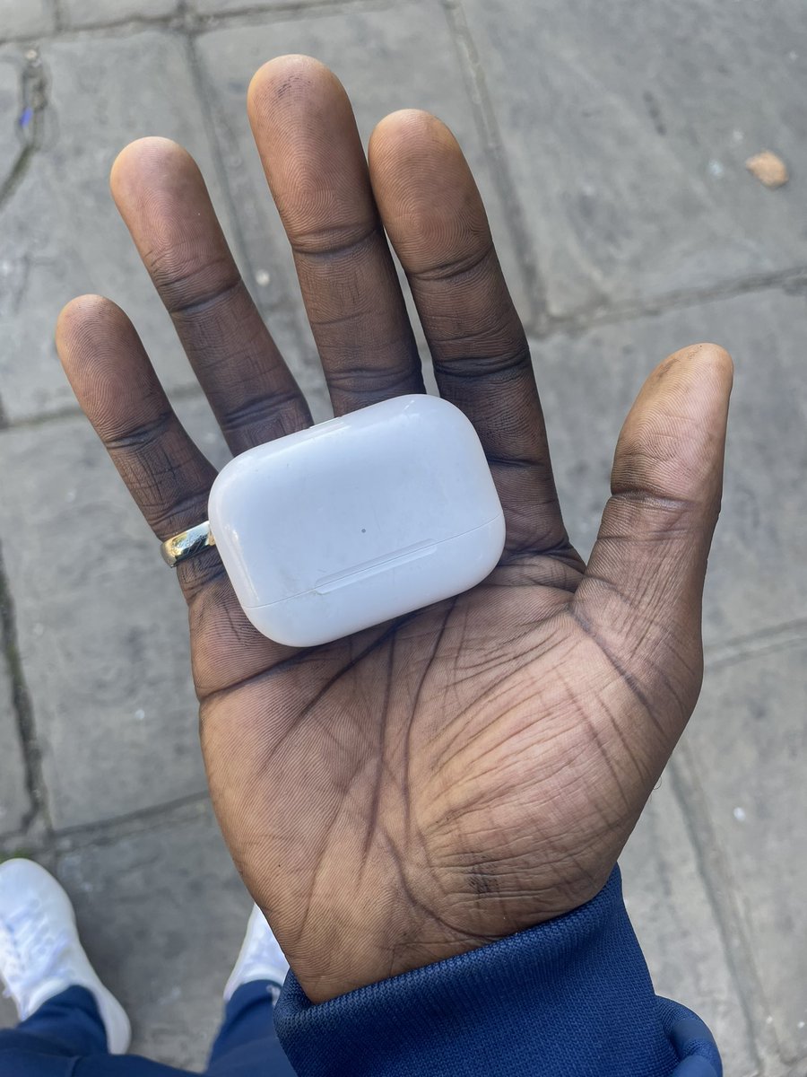 judeblay's tweet photo. Left my house to go do some work then got angry at the fact someone stole my AirPods last night. So I U turned as soon as I got to the cafe, went to Deptford, jumped the barriers to this gated community bedause they were moving nuts, now I have my AirPods again 🤷🏿‍♂️ https://t.co/pKlZSIw6p8
