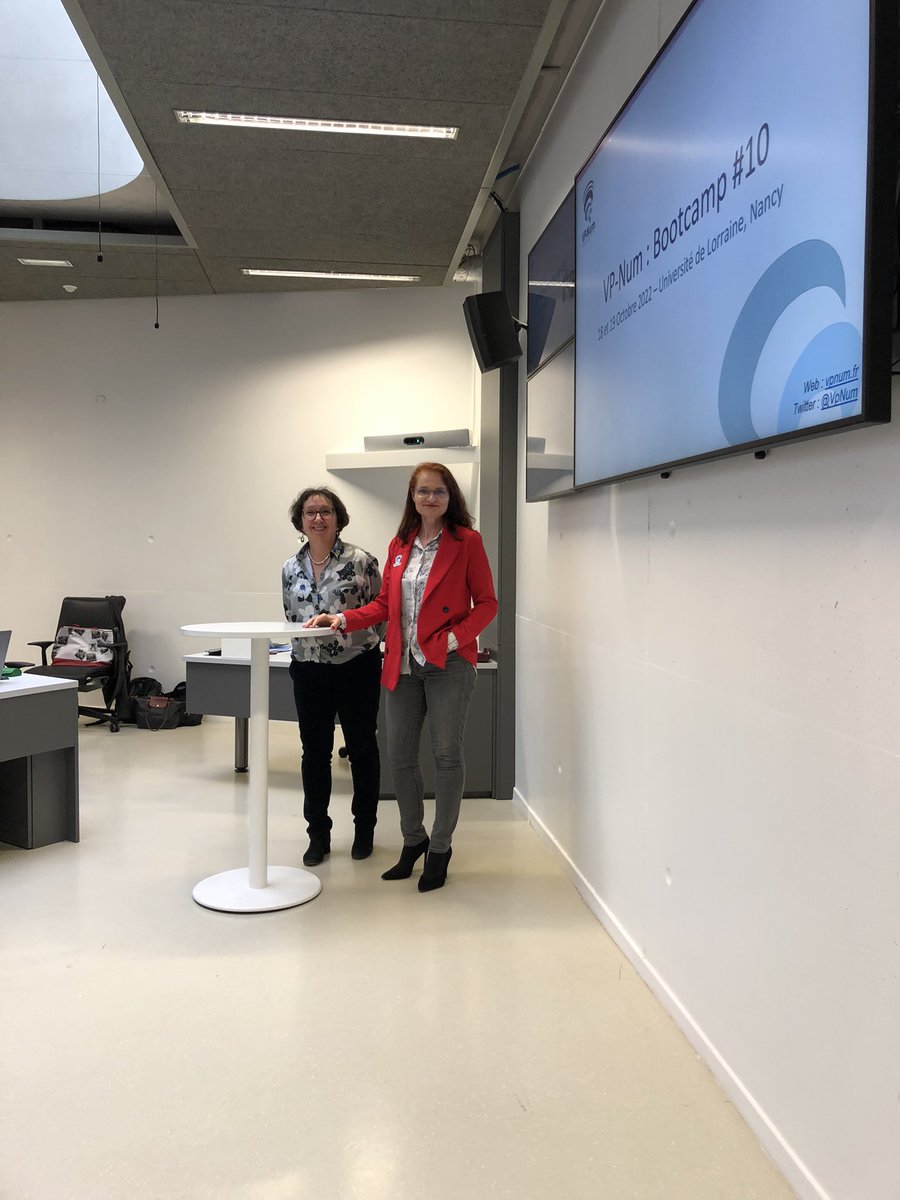 EMRollinat's tweet photo. Lancement du #BootCamp10 par @isaolivier38 @VpNum ! On commence par les infos avant de passer aux sujets sérieux! https://t.co/f01bjcsnmt
