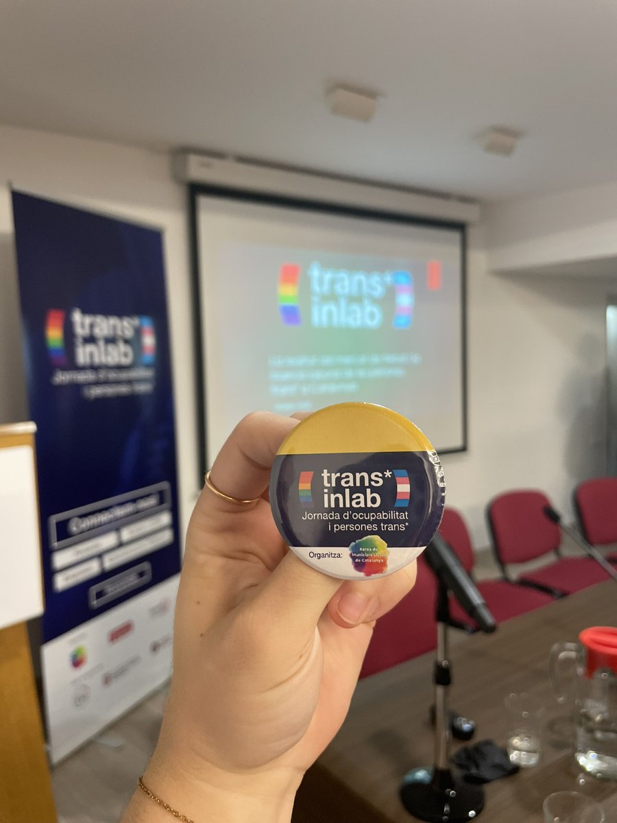 lgbtiqjussa's tweet photo. 🏳️⚧️Assistim a la jornada #transinlab per abordar la inserció de les persones trans* al món laboral i la implicació necessària de les administracions públiques per seguir desplegant les polítiques de gènere i lgbti+ a la comarca #pallarsjussà #xarxaSAI @lgbti_cat https://t.co/qmSaHzMur6