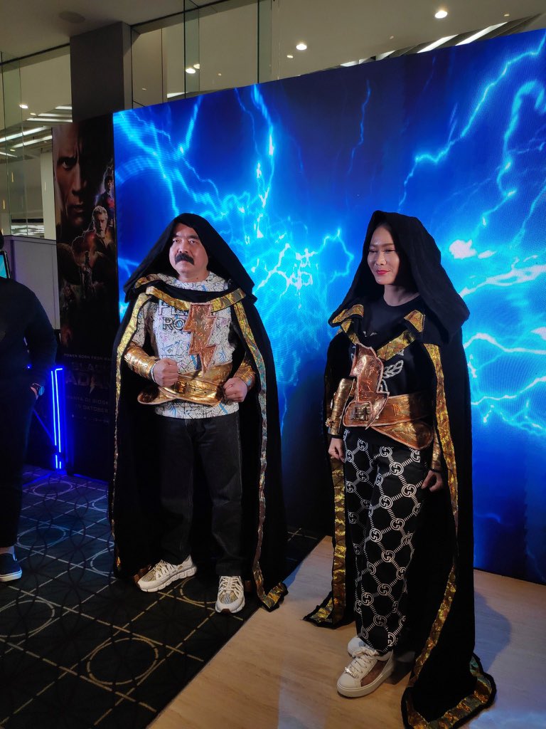 txtfrombrand's tweet photo. From this             to this

#BLACKADAM https://t.co/6XJwYs63qz