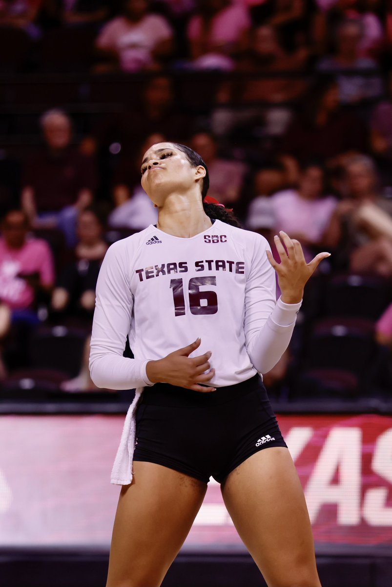 Vote for the #NCAAWVB Photo of the Week 📸 1️⃣ @PurdueVB B1G Cellies🤗 2️⃣ @uscwomensvolley Reach for the SKY! ⚔️ 3️⃣ @GoBearcatsVB That BIG BLOCK feeling! 😤 4️⃣ @TexasStateVball Jam out 🎸