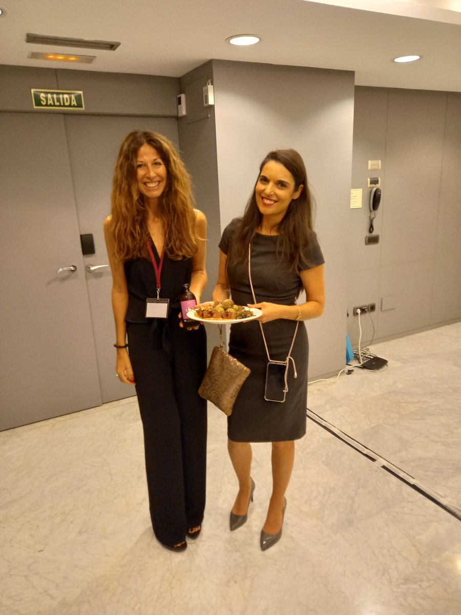 Cblancodeond's tweet photo. Continuamos @COPEMalaga desde el XVIII Salón del Vino y la Gastronomía de @narbona_solis con @AGarciaAtienza.
Yolanda Jiménez y Daniel Pizarro, del Dpto. de comunicación de Narbona Solís, nos han acercado algunos productos de los que se están presentando en el Salón https://t.co/JVGNjZngxx