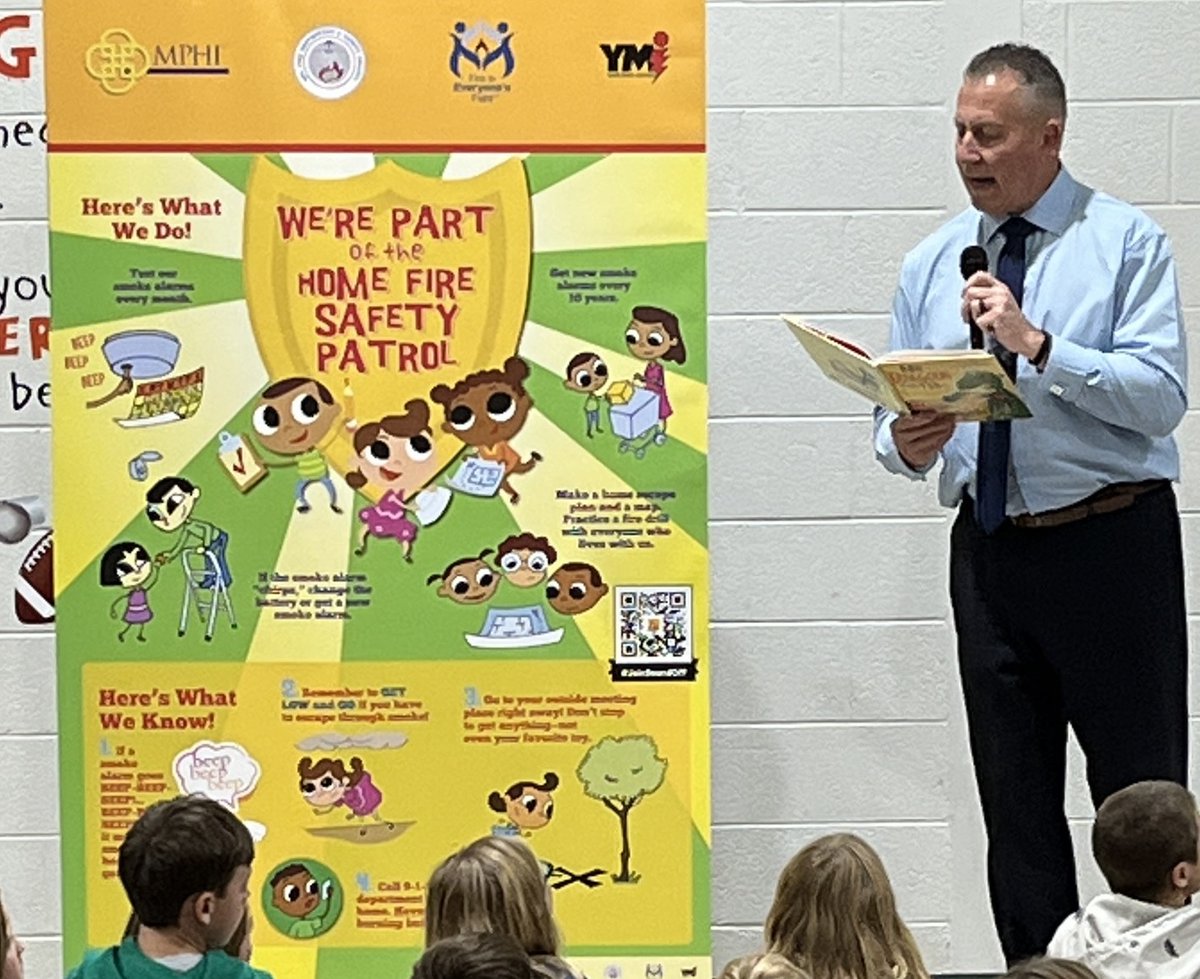 Michigan State Fire Marshal Kevin Sehlmeyer visited Wilson Elementary to read to the kids and teach them about #firesafety #wearewildcats #education