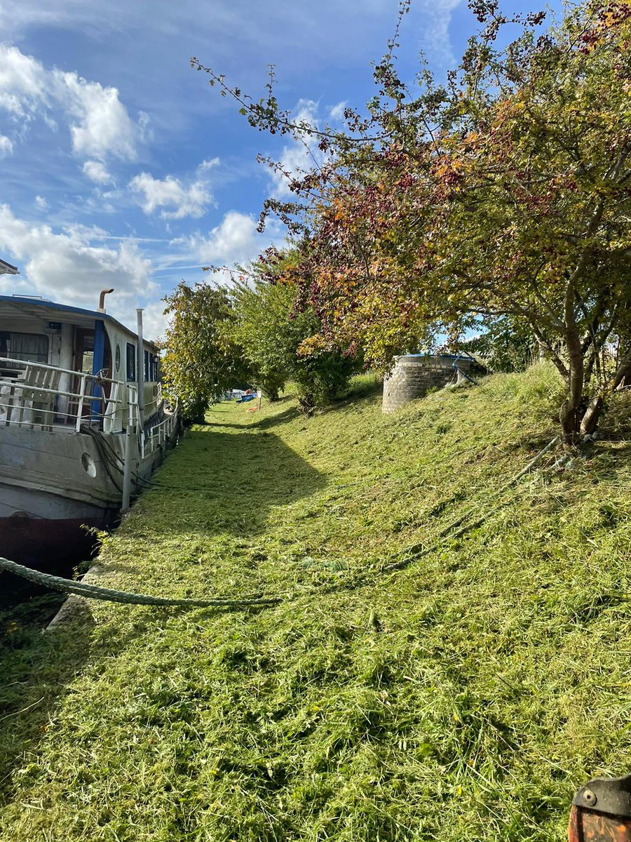 pro_mdx's tweet photo. A little bit of vegetation maintenance carried out on the river bank this morning #landscapemaintenance #SoftLandscaping #groundsmaintenance #landscaping https://t.co/Kuh4cENCdk