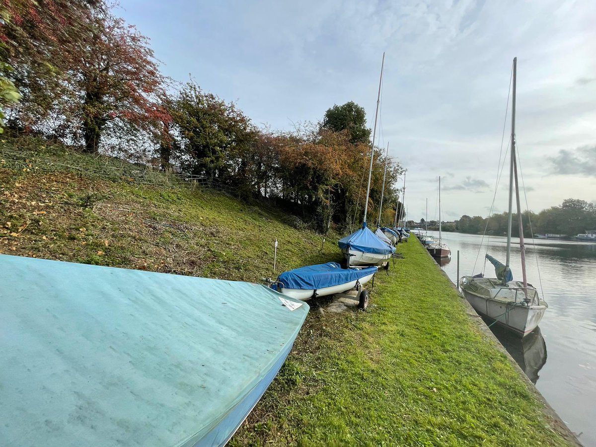 pro_mdx's tweet photo. A little bit of vegetation maintenance carried out on the river bank this morning #landscapemaintenance #SoftLandscaping #groundsmaintenance #landscaping https://t.co/Kuh4cENCdk