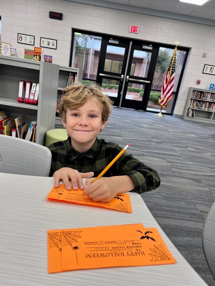 CarverES_RH's tweet photo. A successful first day of Candy Gram sales with Carver’s Future Leaders! 🍬🎃 The next opportunity for students to purchase at school is October 19. Parents can buy via MyPaymentsPlus, too! https://t.co/Fq3Vqt5pLY