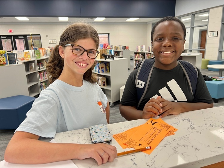 CarverES_RH's tweet photo. A successful first day of Candy Gram sales with Carver’s Future Leaders! 🍬🎃 The next opportunity for students to purchase at school is October 19. Parents can buy via MyPaymentsPlus, too! https://t.co/Fq3Vqt5pLY