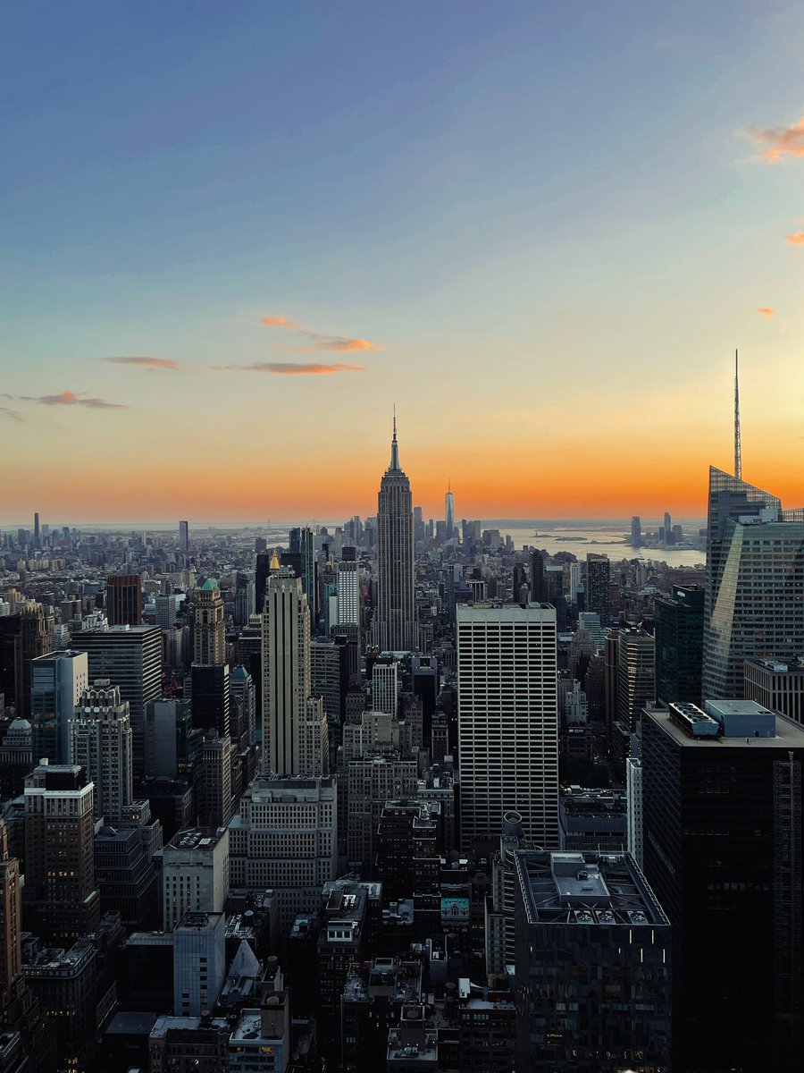 mikimore21's tweet photo. Acabo de volver de un viaje a Nueva York y me asombra la cantidad de gente que aún viaja con una cámara réflex/mirrorless. Aquí una fotos que saqué con mi iPhone 12 Pro.

(Cont.) https://t.co/hQskh5lrFL